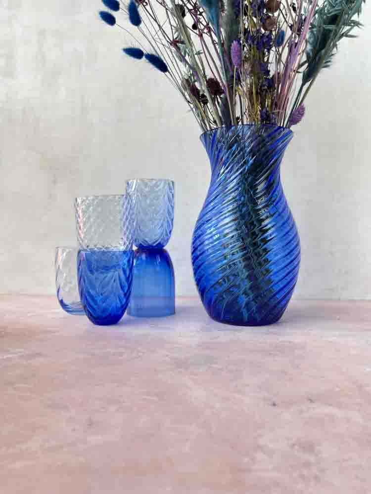 Anna von Lipa wirbelnde Vase in königlichem Blau