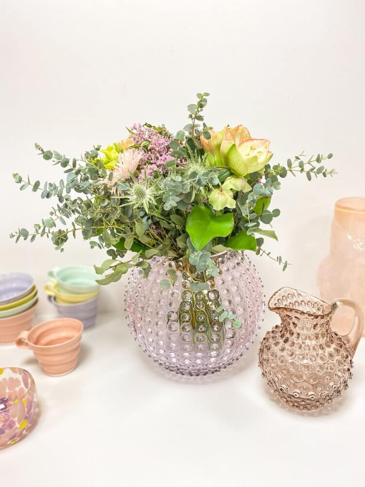 Anna von Lipa. Mundgeblasene Vase, Glasvase, Kristallvase, Igelvase, Hobnailvase, Vase aus Igelglas, Blumenvase.