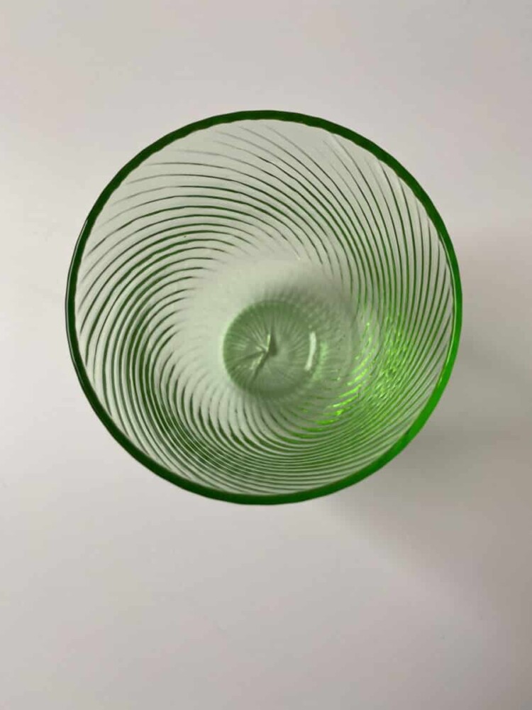 anna von lipa mix & match, swil glass, wawe glass, harlequin glass, tumbler, wasserglas, trinkglas, trinkglas, glasmalerei, innen, tisch, glas von anna von lipa
