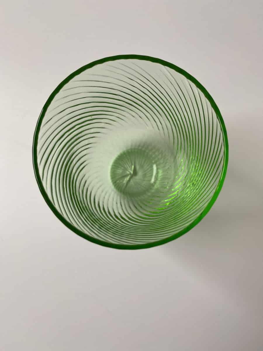anna von lipa mix & match, swil glass, wawe glass, harlekin glass, tumbler, wasserglas, trinkglas, trinkglas, glasmalerei, innen, tisch, glas von anna von lipa