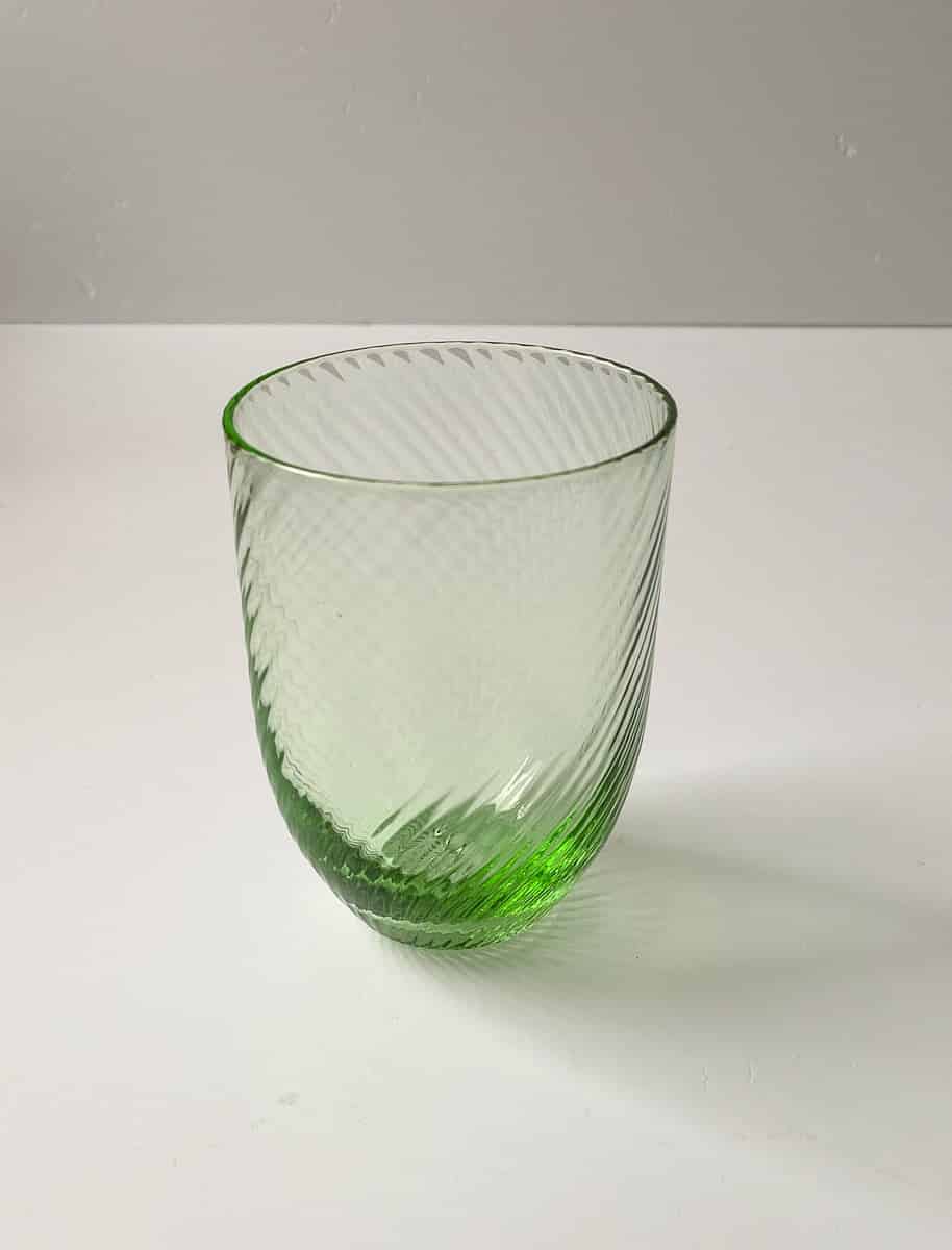 anna von lipa mix & match, swil glass, wawe glass, harlequin glass, tumbler, wasserglas, trinkglas, trinkglas, glasmalerei, innen, tisch, glas von anna von lipa