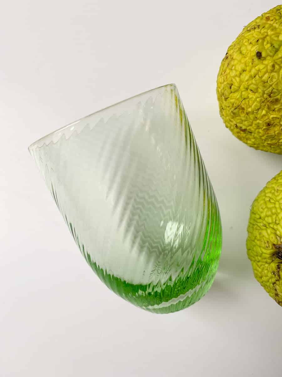 anna von lipa mix & match, swil glass, wawe glass, harlekin glass, tumbler, wasserglas, trinkglas, trinkglas, glasmalerei, innen, tisch, glas von anna von lipa
