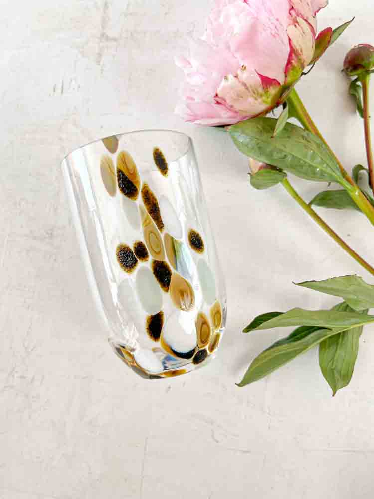anna von lipa, anna von lipa splash glass, anna von lipa glass, anna von lipa trinkglas, wasserglas, confetti glass, glasmalerei, mundgeblasenes glas, marmorglas, borenverkleidung, gehäuse, innen, anna von lipa splash und confetti Glas, Spritzwasser