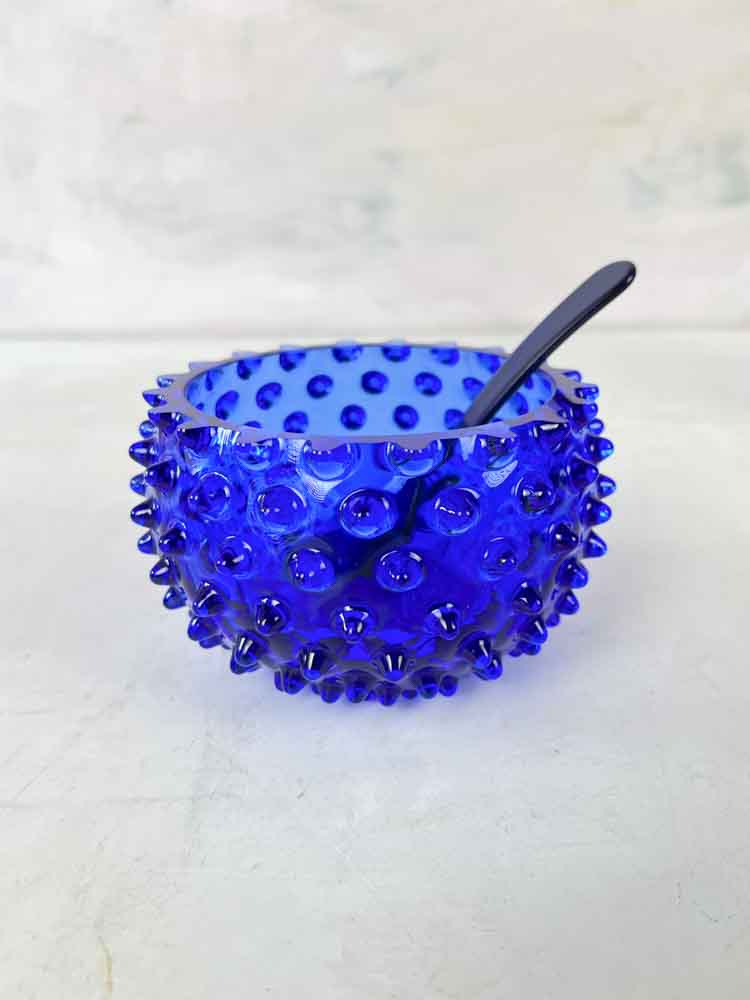 Tapas Schale royal blue, anna von lipa, anna von lipa glass, anna von lipa retailer, remix by sofie, mix 6 match gla, wirbelglas, wellenglas, igelglas, harlekinglas, Bambusglas, buntglas, spritzglas, confetti Glas, anna von lipa Krüge, Spiralkrüge, annavonlipa Weinglas, anna von lipa Champagnerglas, Vase, Konfettivase, Wirbelvase, Oslovase, Igelkrüge, Igelkrüge, Eiffelkrüge, 2 Liter Igelkrüge, Longdrink Glas,