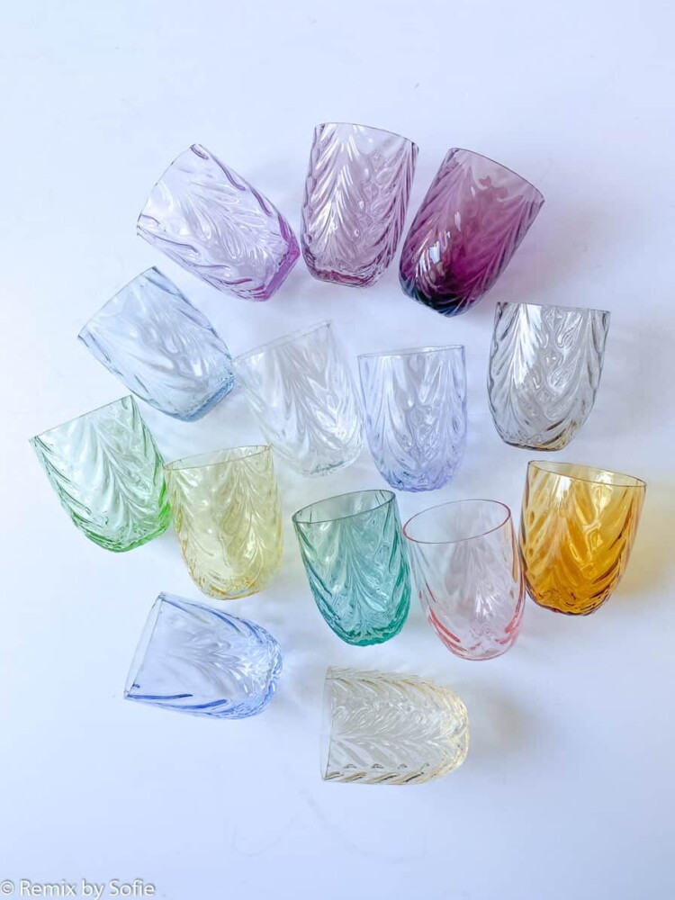 anna von lipa mix & match, swil glass, wawe glass, harlequin glass, tumbler, wasserglas, trinkglas, trinkglas, glasmalerei, innen, tisch, glas von anna von lipa