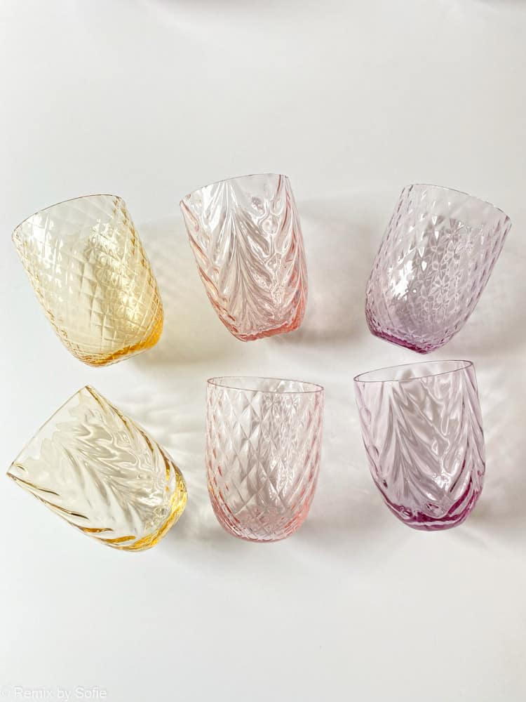 Anna von lipa, Remix von Sofie, Anna von lipa Glas, handgeblasenes Glas, Handgeblasenes Glas, Trinkglas, Wasserglas, farbiges Glas, Mix & Matck Glas, Mix & Matck Glas, Becher, Wawe Glas, Wirbelglas, Harlekin Glas, Spiralglas, Bambusglas, Olivenglas, Tischbezug, anna von lipa glass, anna von lipa retailer