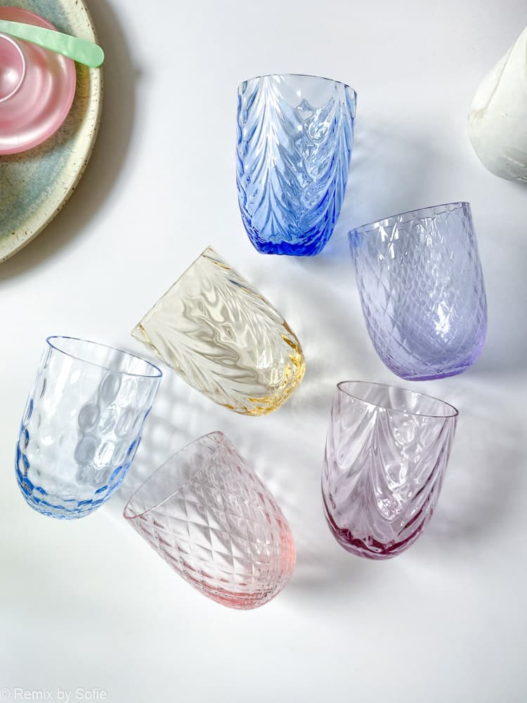 Anna von lipa, Remix von Sofie, Anna von lipa glass, handgeblasenes Glas, handgeblasenes Glas, Trinkglas, Wasserglas, farbiges Glas, Mix- und Mattckglas, Mix & Mattckglas, Becher, Watglas, Wirbelglas, Harlekinglas, Spiralglas, Bambusglas, Olivenglas, Tischbezug, anna von lipa glass, anna von lipa retailer