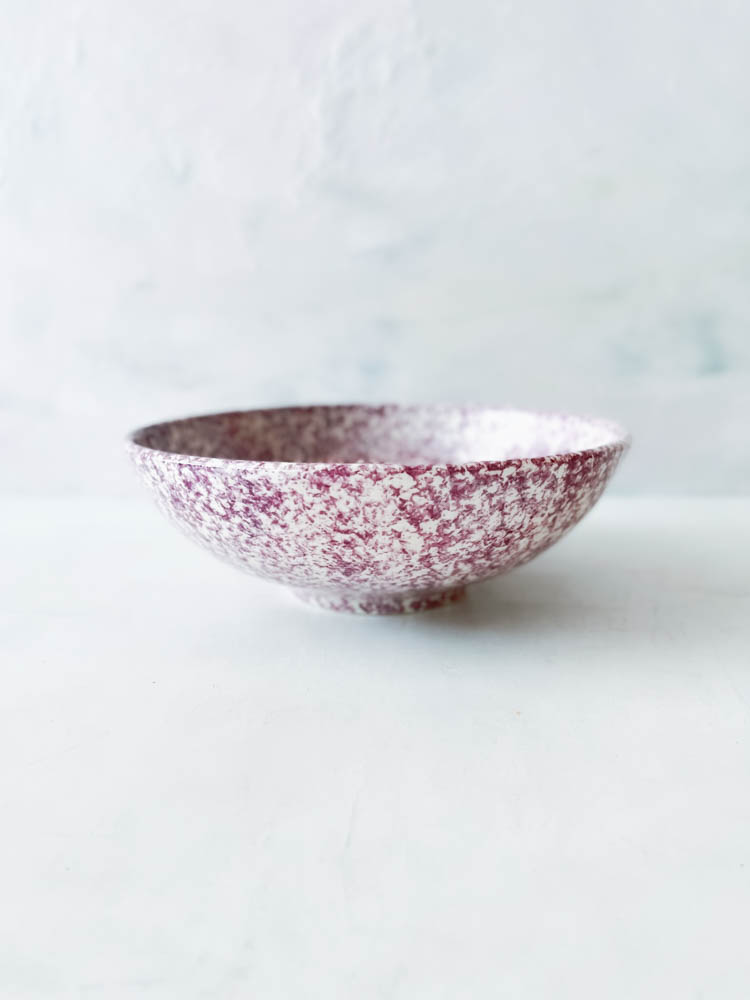 Flache Schüssel, tiefe Platte, Granit-Lavendel. lila Platte, Remix von Sofie, familiana, familiana Händler, vertraut größte Auswahl und besten Preis, Keramik, handgemachte Keramik, dänisches Design, Bohrerbezug, handgemachte Keramik, Keramik mit Flecken.