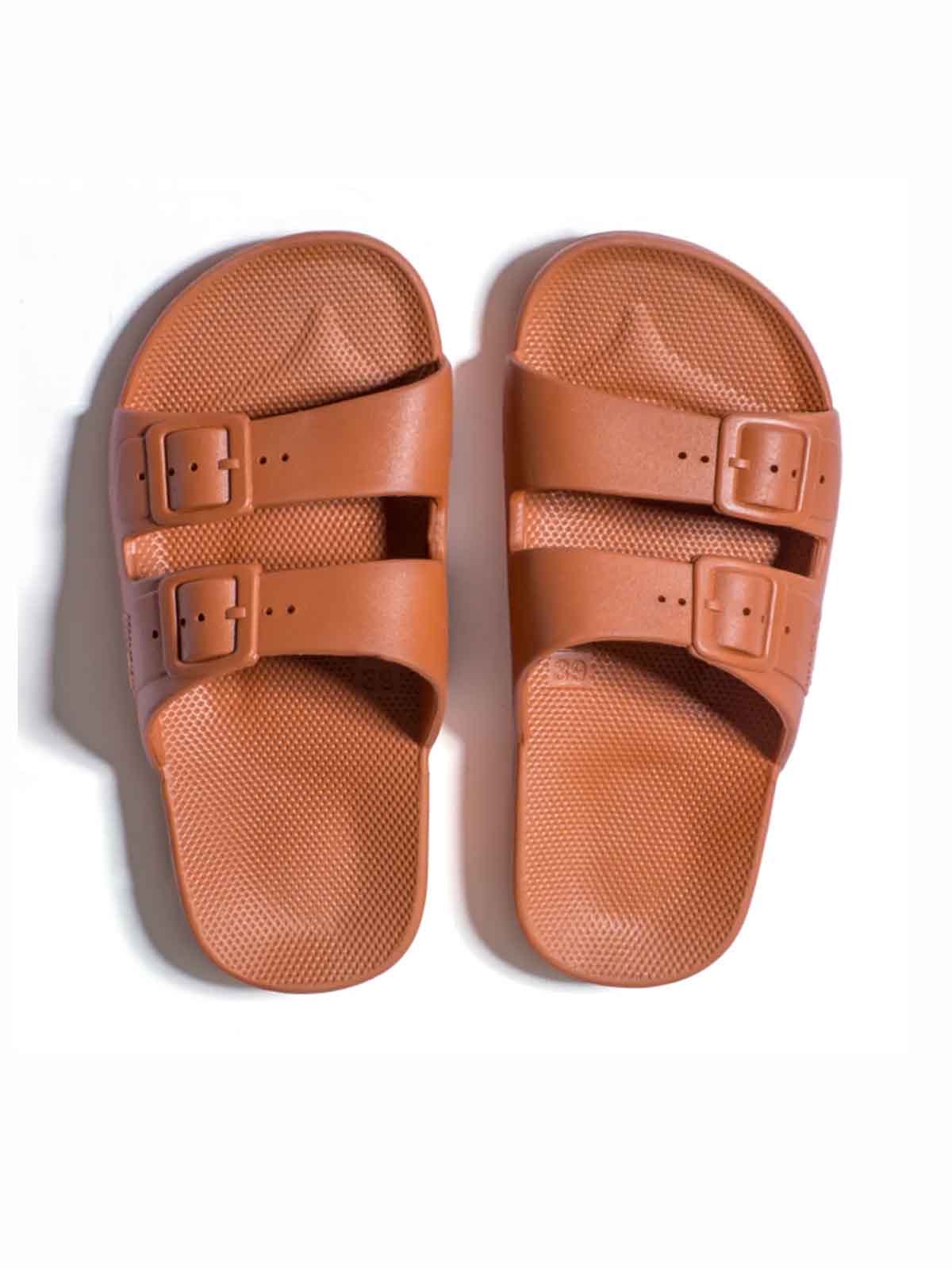 Remix von Sofie, Freiheitsmoosen, Sandalen, recycelte Plastiksandalen, recycelter Kunststoff, nachhaltige Mode, Flip Flops.