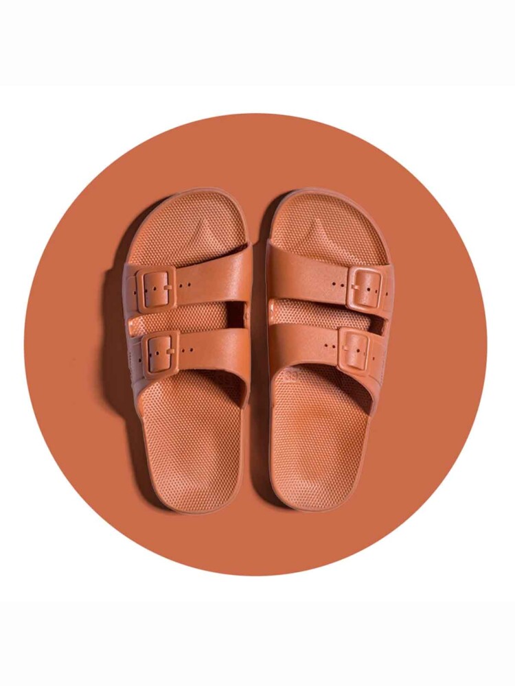 Remix von Sofie, Freiheitsmoosen, Sandalen, recycelte Plastiksandalen, recycelter Kunststoff, nachhaltige Mode, Flip Flops.