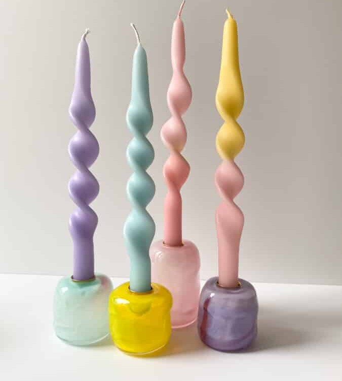 Kerzenständer, Gezeitenkerzenständer, Kerzenständer, mundgeblasene Kerzenständer. Opalglas, Opalglas, Glasblaskerzen, Glasblaser, mundgeblasenes Glas, mundgeblasene Kerzenständer, Glasblaskerzen, Bohrerdeckel, Kerzenständer, runder Kerzenständer, rosa Kerzenständer, gelber Kerzenständer, lila, Leuchter