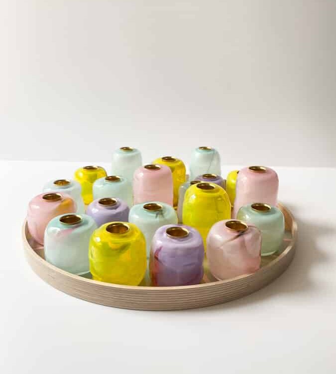 Glasblasen, mundgeblasenes Glas, mundgeblasenes Glas, mundgeblasene Kerzenständer, Kerzenständer aus Glasblasen, Bohrerdeckel, Kerzenständer, runder Kerzenständer, rosa Kerzenständer, gelber Kerzenständer, lila, Kerzenständer