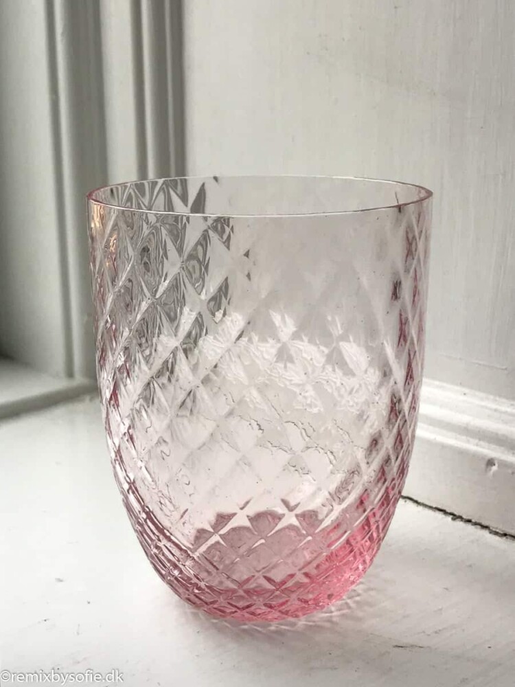 Harlequin Tumbler in rosa Anna von Lipa