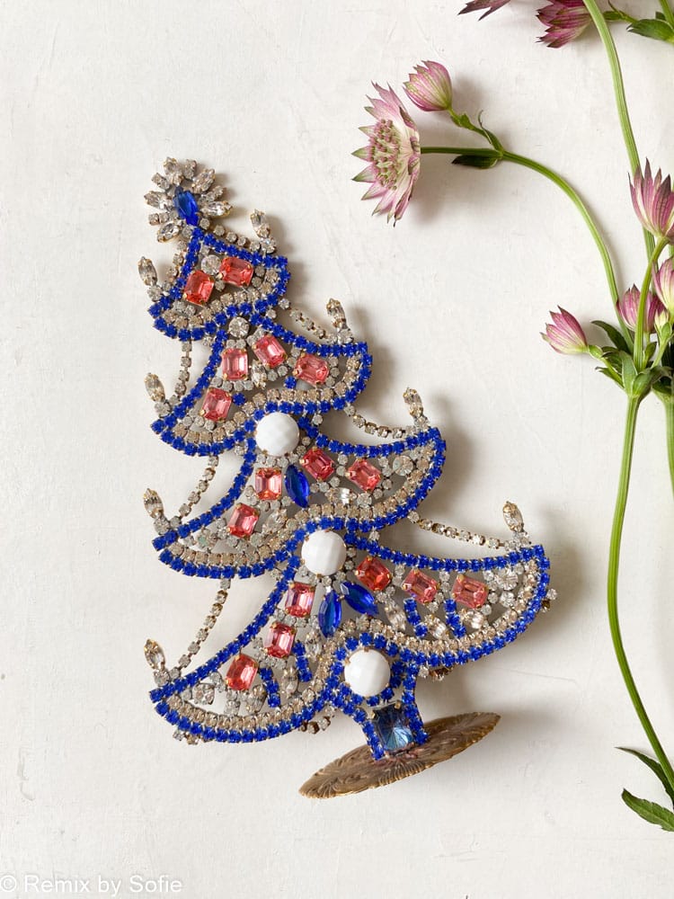 Weihnachtsbäume in Strass, Strass Christbaum, Strassbaum, Weihnachtsbaum in Strass, Weihnachtsbaum in Strass, Weihnachtsbaum in Strassstein, Weihnachtsbaum in Strassstein, Weihnachtsbaum in Strass, Weihnachtsbaum in Strass, Weihnachtsbaum in Strass, Weihnachtsbaum in Strass, Weihnachtsschmuck, Tschechisch Weihnachtsbaum, Remix von sofie,rhinstensjuletræ, Weihnachtsdekorationen, vintage Weihnachten, Weihnachtsbaum aus Tschechien, tschechische Weihnachten