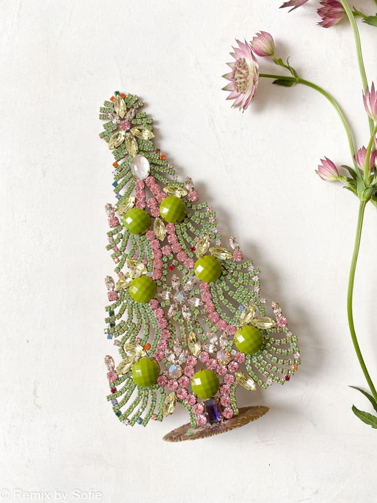 Weihnachtsbäume in Strass, Strass Christbaum, Strassbaum, Weihnachtsbaum in Strass, Weihnachtsbaum in Strass, Weihnachtsbaum in Strassstein, Weihnachtsbaum in Strassstein, Weihnachtsbaum in Strass, Weihnachtsbaum in Strass, Weihnachtsbaum in Strass, Weihnachtsbaum in Strass, Weihnachtsschmuck, Tschechisch Weihnachtsbaum, Remix von sofie,rhinstensjuletræ, Weihnachtsdekorationen, vintage Weihnachten, Weihnachtsbaum aus Tschechien, tschechische Weihnachten