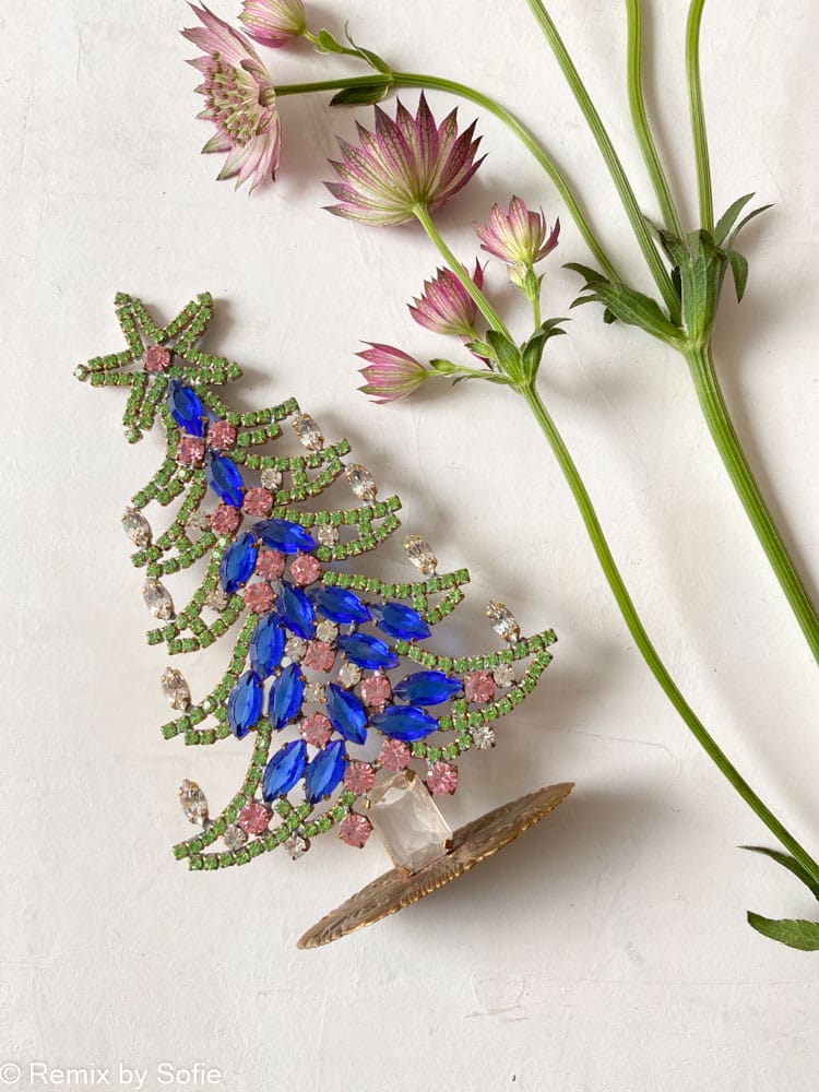 Weihnachtsbäume in Strass, Strass Christbaum, Strassbaum, Weihnachtsbaum in Strass, Weihnachtsbaum in Strass, Weihnachtsbaum in Strassstein, Weihnachtsbaum in Strassstein, Weihnachtsbaum in Strass, Weihnachtsbaum in Strass, Weihnachtsbaum in Strass, Weihnachtsbaum in Strass, Weihnachtsschmuck, Tschechisch Weihnachtsbaum, Remix von sofie,rhinstensjuletræ, Weihnachtsdekorationen, vintage Weihnachten, Weihnachtsbaum aus Tschechien, tschechische Weihnachten