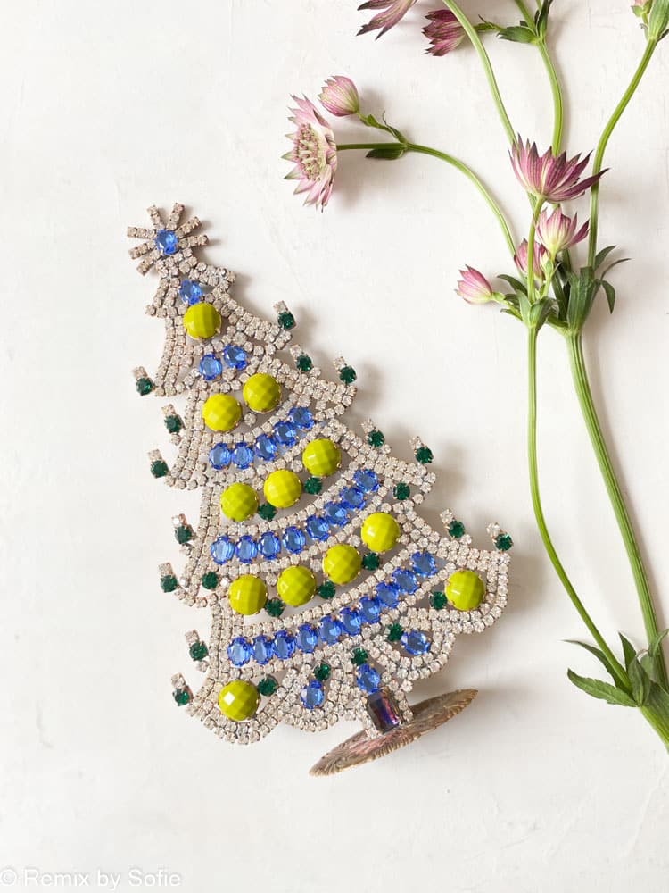 Weihnachtsbäume in Strass, Strass Christbaum, Strassbaum, Weihnachtsbaum in Strass, Weihnachtsbaum in Strass, Weihnachtsbaum in Strassstein, Weihnachtsbaum in Strassstein, Weihnachtsbaum in Strass, Weihnachtsschmuck, Weihnachtsschmuck, Tschechisch Christbaum, Remix von Sofie, Strass Christbaum, Weihnachtsdekoration, vintage Weihnachten, Weihnachtsbaum aus Tschechien, tschechische Weihnachten, Remix von Sofie