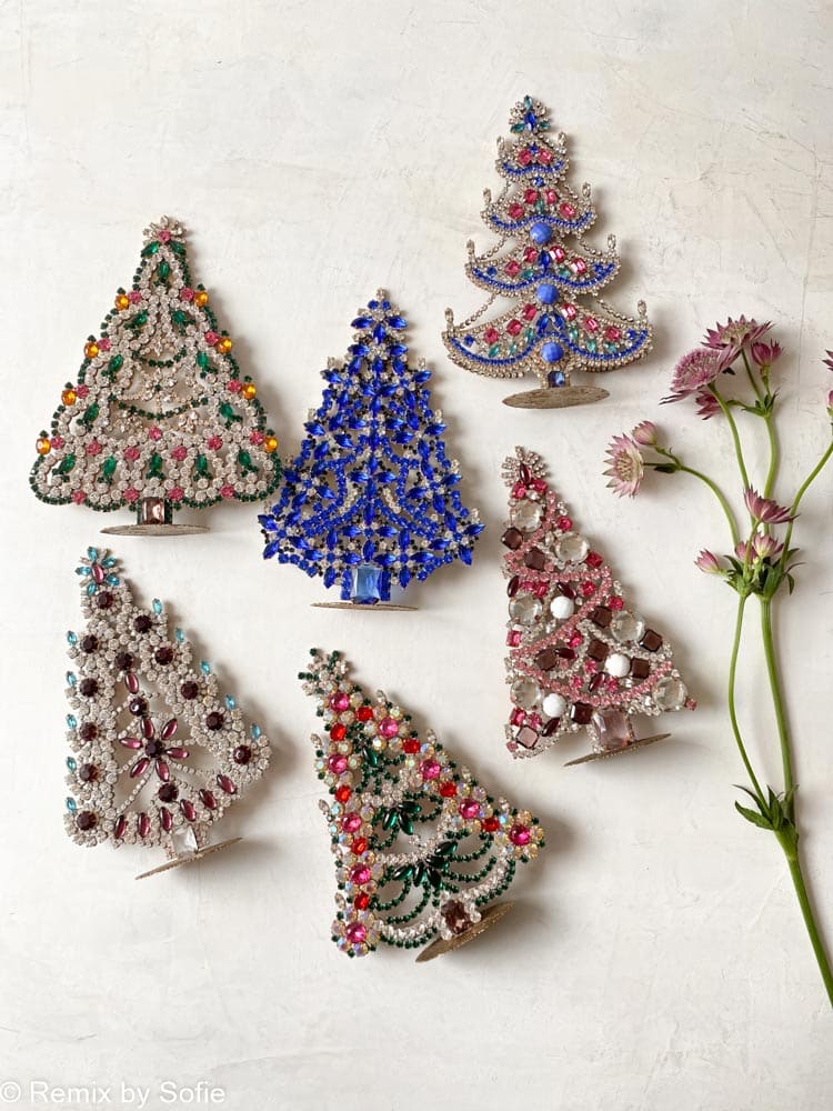 Weihnachtsbäume in Strass, Strass Christbaum, Strassbaum, Weihnachtsbaum in Strass, Weihnachtsbaum in Strass, Weihnachtsbaum in Strassstein, Weihnachtsbaum in Strassstein, Weihnachtsbaum in Strass, Weihnachtsbaum in Strass, Weihnachtsbaum in Strass, Weihnachtsbaum in Strass, Weihnachtsschmuck, Tschechisch Weihnachtsbaum, Remix von sofie,rhinstensjuletræ, Weihnachtsdekorationen, vintage Weihnachten, Weihnachtsbaum aus Tschechien, tschechische Weihnachten