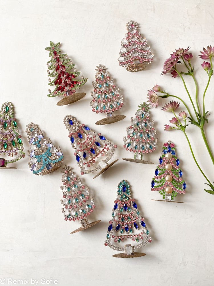 Weihnachtsbäume in Strass, Strass Christbaum, Strassbaum, Weihnachtsbaum in Strass, Weihnachtsbaum in Strass, Weihnachtsbaum in Strassstein, Weihnachtsbaum in Strassstein, Weihnachtsbaum in Strass, Weihnachtsbaum in Strass, Weihnachtsbaum in Strass, Weihnachtsbaum in Strass, Weihnachtsschmuck, Tschechisch Weihnachtsbaum, Remix von sofie,rhinstensjuletræ, Weihnachtsdekorationen, vintage Weihnachten, Weihnachtsbaum aus Tschechien, tschechische Weihnachten