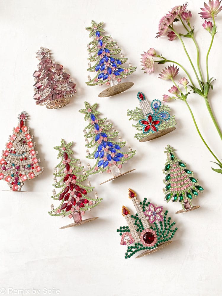 Weihnachtsbäume in Strass, Strass Christbaum, Strassbaum, Weihnachtsbaum in Strass, Weihnachtsbaum in Strass, Weihnachtsbaum in Strassstein, Weihnachtsbaum in Strassstein, Weihnachtsbaum in Strass, Weihnachtsbaum in Strass, Weihnachtsbaum in Strass, Weihnachtsbaum in Strass, Weihnachtsschmuck, Tschechisch Weihnachtsbaum, Remix von sofie,rhinstensjuletræ, Weihnachtsdekorationen, vintage Weihnachten, Weihnachtsbaum aus Tschechien, tschechische Weihnachten