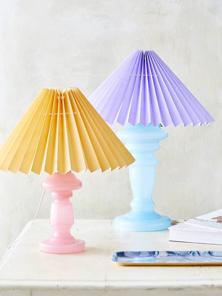 remix von sofie, rosa rose, rosa rose, tischlampe, opallampen, opallampe, rosa rosa lampen, dänish desing lampen, mundgeblasene lampen, tischlampen, farbige lampen, farbige lampen, tischlampe, opallampe, lampe rosa rosen, rosa Lampe, hellblaue Lampe