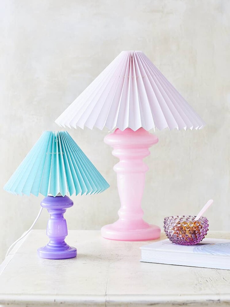Remix von Sofie, rosa Rose, rosa Rosen, Tischlampe, Opallampen, Opallampe, rosa rosa Lampen, dänische Desinglampe, Mundgeblasene Lampen, Tischlampen, farbige Lampen, farbige Lampen