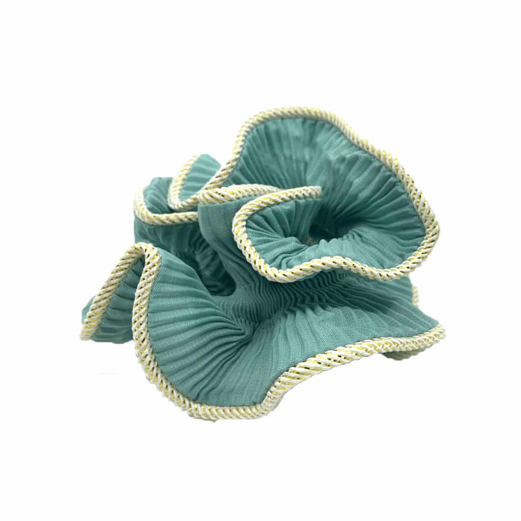 Remix von Sofie, Schleife von Stark, Haarclip, Haarschmuck, Haarzubehör, Haarstyling, Scrunchie, Lilie Scrunchie.