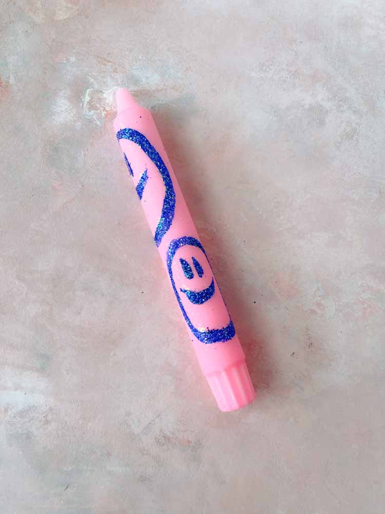Kerzen, Kerzen, handgetauchte Kerzen, lustige Kerzen, dekorative Kerzen, Pastellkerzen, Kerzen mit Glitter, Kerzen mit Konfetti, Kerzen mit Smileys.