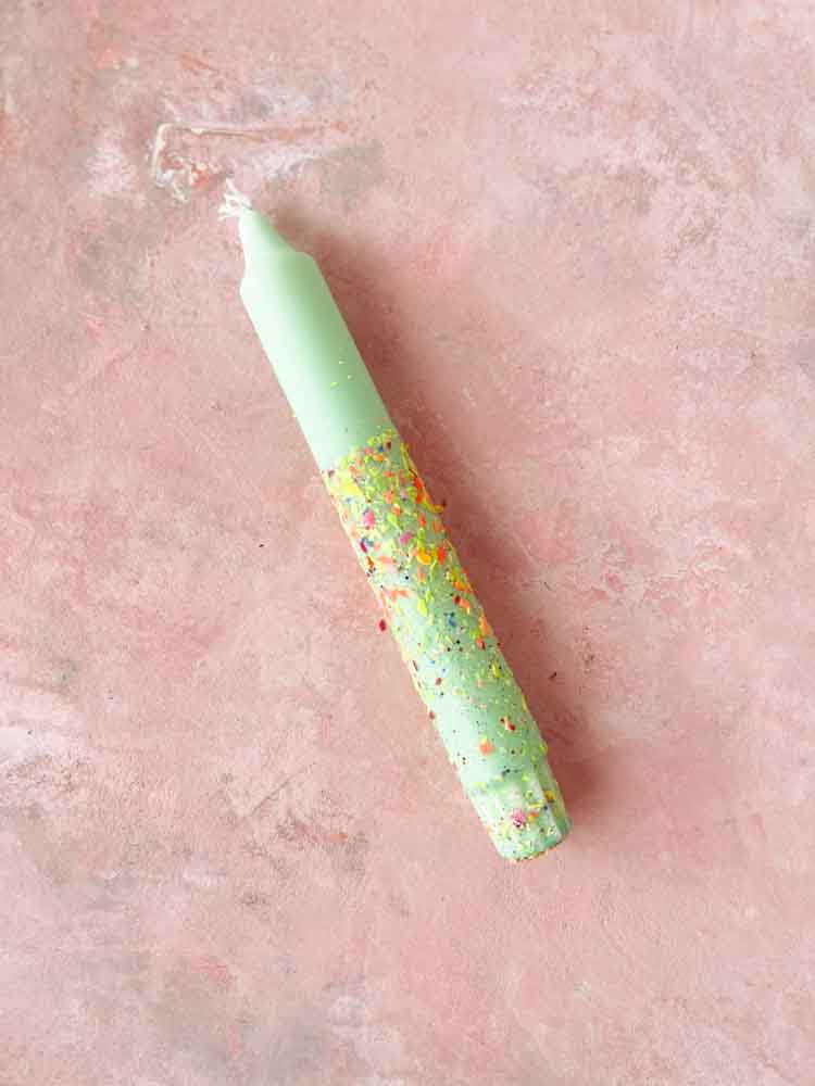Kerzen, Kerzen, handgetauchte Kerzen, lustige Kerzen, dekorative Kerzen, Pastellkerzen, Kerzen mit Glitter, Kerzen mit Konfetti, Kerzen mit Smileys.