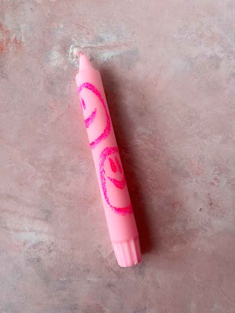 handgefertigte Kerzen in rosa mit rosa Smiley