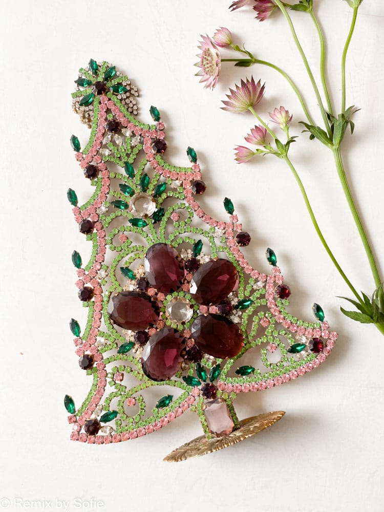 Weihnachtsbäume in Strass, Strass Christbaum, Strassbaum, Weihnachtsbaum in Strass, Weihnachtsbaum in Strass, Weihnachtsbaum in Strassstein, Weihnachtsbaum in Strassstein, Weihnachtsbaum in Strass, Weihnachtsbaum in Strass, Weihnachtsbaum in Strass, Weihnachtsbaum in Strass, Weihnachtsschmuck, Tschechisch Weihnachtsbaum, Remix von sofie,rhinstensjuletræ, Weihnachtsdekorationen, vintage Weihnachten, Weihnachtsbaum aus Tschechien, tschechische Weihnachten