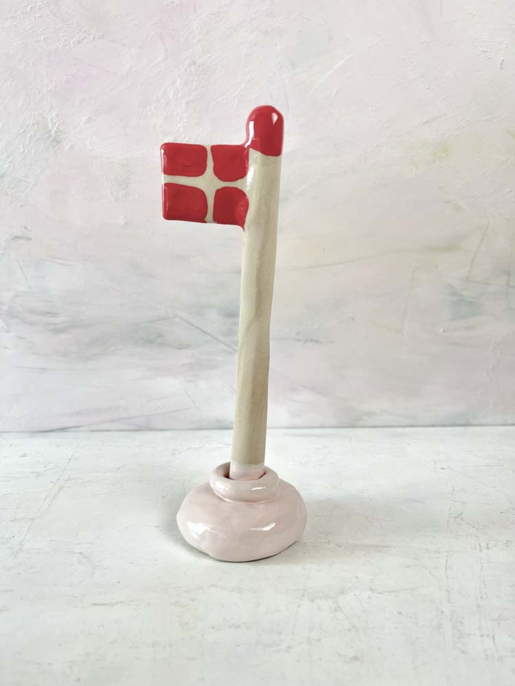 Mia Lindbirk, Flaggen, handgemachte Flaggen, Keramikflaggen, Löwenzahnflaggen für den Tisch