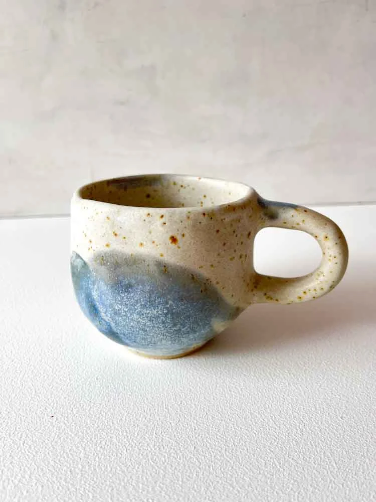 Keramikbecher, Keramikbecher, Keramikbecher, Becher mit Griff, Tasse ohne Griff, Espressobecher, Cortadobecher, Tasse, Tassen, Remix von Sofie,Hyggebecher breite Rillen hellgelb, Tasse in hellgelb, Keramikbecher, Keramikbecher, gelber Becher, Remix von Sofie, Mia Lindbirk