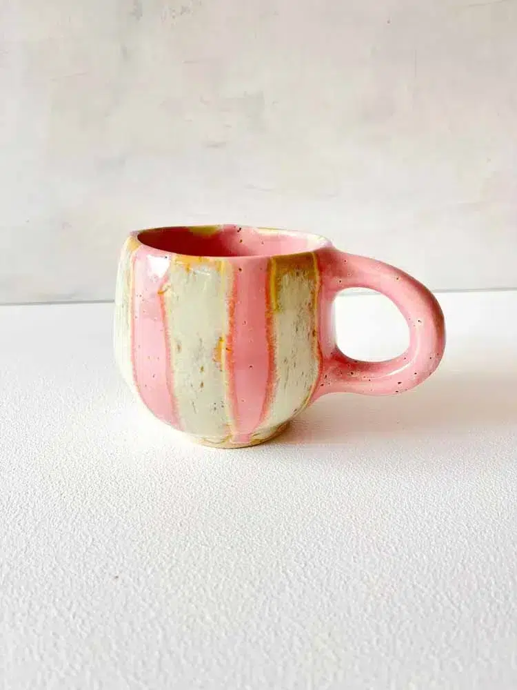Keramikbecher, Keramikbecher, Keramikbecher, Becher mit Griff, Tasse ohne Griff, Espressobecher, Cortadobecher, Tasse, Tassen, Remix von Sofie,Hyggebecher breite Nuten hellgelb, Tasse in hellgelb, Keramikbecher, Keramikbecher, gelber Becher, Remix von Sofie, Mia Lindbirk