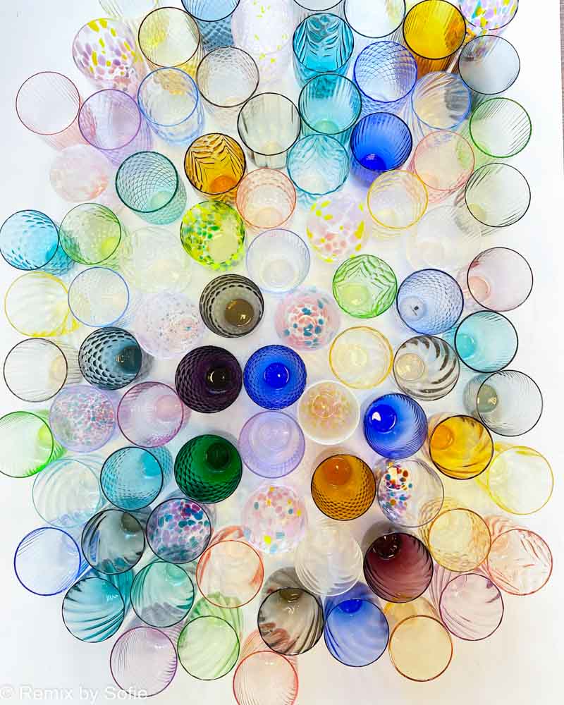Anna Von Lipa, Remix von Sofie, Anna Von Lipa Glas, Handgeblasenes Glas, Handgeblasenes Glas, Glas, Trinkglas, Wasserglas, farbiges Glas, Mix- und Mattckglas, Mix & Mattckglas, Tumbler, Waweglas, Wirbelglas, Harlekinglas, Spiralglas, Bambusglas, Olivenglas, Tischbezug