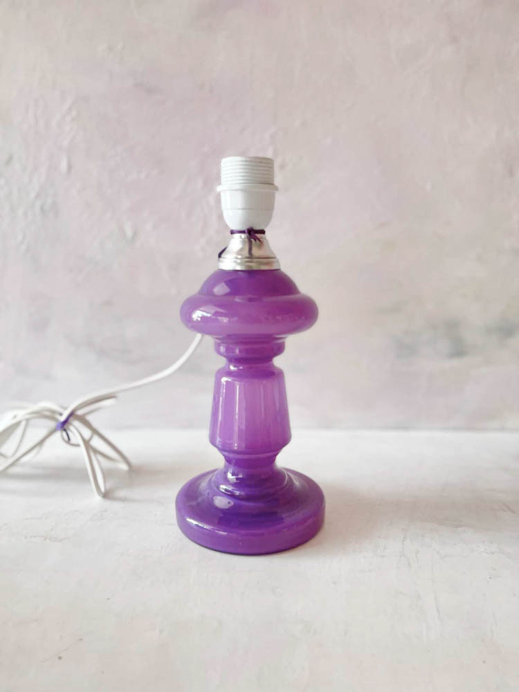 Tischlampe aus Glas lila Petro 2