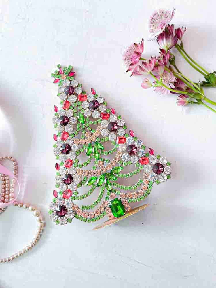 Weihnachtsbäume im Strass, Strass Weihnachtsbaum, Strassbaum, Weihnachtsbaum im Strass, Weihnachtsbaum im Strass, Weihnachtsbaum im Strass, Weihnachtsbaum im Strass, Weihnachtsbaum im Strass, Weihnachtsbaum im Strass, Weihnachtsbaum im Strass, Weihnachtsschmuck, Tschechisch Weihnachtsbaum, Remix von Sofie, Rhinstensjul Baum, Weihnachtsschmuck, vintage Weihnachten, Weihnachtsbaum aus Tschechien, tschechische Weihnachten, Glitter Weihnachten, handgemachte Weihnachtsbäume, Weihnachtsbäume aus Tschechien, Remix von Sofie