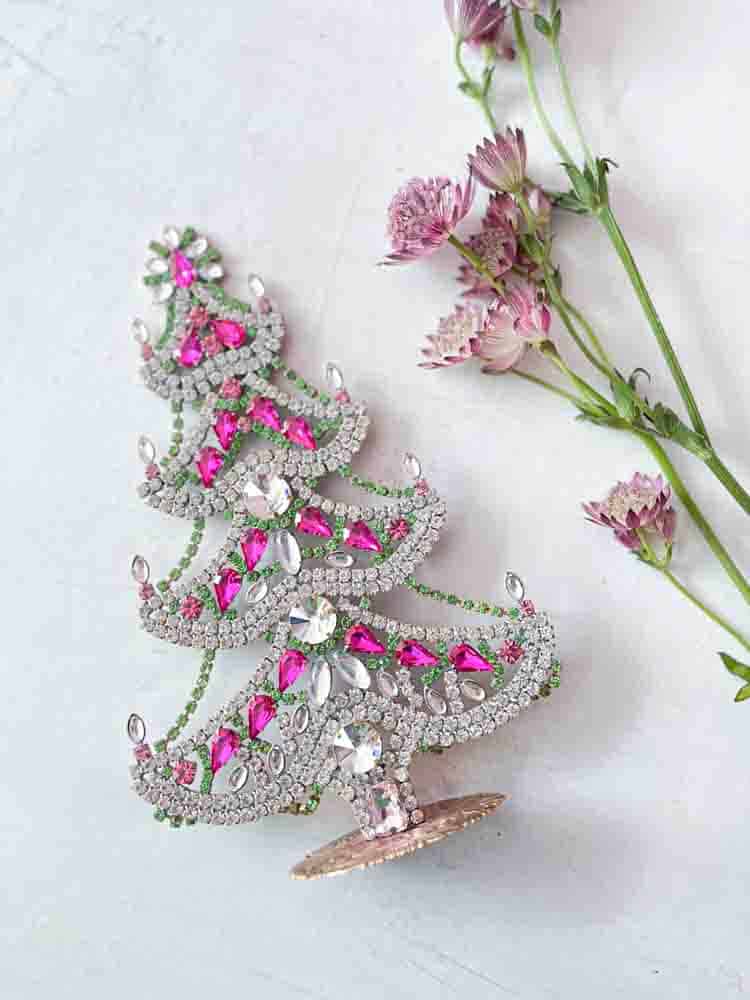 Weihnachtsbäume im Strass, Strass Weihnachtsbaum, Strassbaum, Weihnachtsbaum im Strass, Weihnachtsbaum im Strass, Weihnachtsbaum im Strass, Weihnachtsbaum im Strass, Weihnachtsbaum im Strass, Weihnachtsbaum im Strass, Weihnachtsbaum im Strass, Weihnachtsschmuck, Tschechisch Weihnachtsbaum, Remix von Sofie, Rhinstensjul Baum, Weihnachtsschmuck, vintage Weihnachten, Weihnachtsbaum aus Tschechien, tschechische Weihnachten, Glitter Weihnachten, handgemachte Weihnachtsbäume, Weihnachtsbäume aus Tschechien, Remix von Sofie