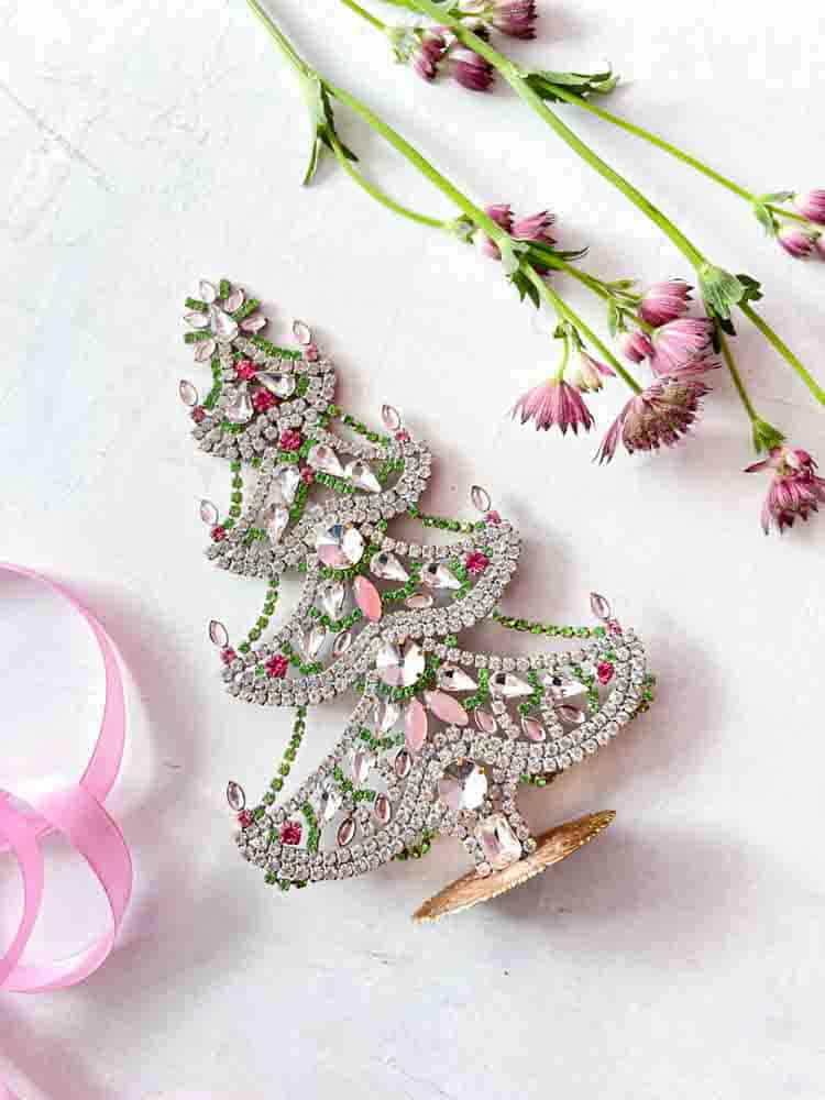 Weihnachtsbäume im Strass, Strass Weihnachtsbaum, Strassbaum, Weihnachtsbaum im Strass, Weihnachtsbaum im Strass, Weihnachtsbaum im Strass, Weihnachtsbaum im Strass, Weihnachtsbaum im Strass, Weihnachtsbaum im Strass, Weihnachtsbaum im Strass, Weihnachtsschmuck, Tschechisch Weihnachtsbaum, Remix von Sofie, Rhinstensjul Baum, Weihnachtsschmuck, vintage Weihnachten, Weihnachtsbaum aus Tschechien, tschechische Weihnachten, Glitter Weihnachten, handgemachte Weihnachtsbäume, Weihnachtsbäume aus Tschechien, Remix von Sofie