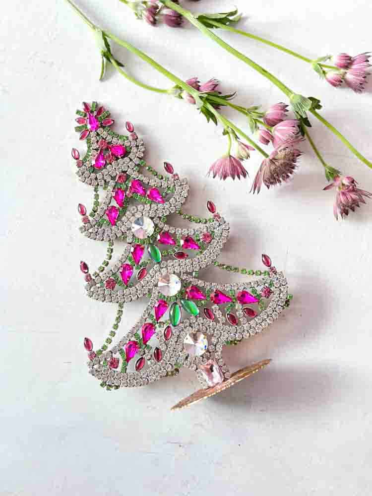 Weihnachtsbäume im Strass, Strass Weihnachtsbaum, Strassbaum, Weihnachtsbaum im Strass, Weihnachtsbaum im Strass, Weihnachtsbaum im Strass, Weihnachtsbaum im Strass, Weihnachtsbaum im Strass, Weihnachtsbaum im Strass, Weihnachtsbaum im Strass, Weihnachtsschmuck, Tschechisch Weihnachtsbaum, Remix von Sofie, Rhinstensjul Baum, Weihnachtsschmuck, vintage Weihnachten, Weihnachtsbaum aus Tschechien, tschechische Weihnachten, Glitter Weihnachten, handgemachte Weihnachtsbäume, Weihnachtsbäume aus Tschechien, Remix von Sofie