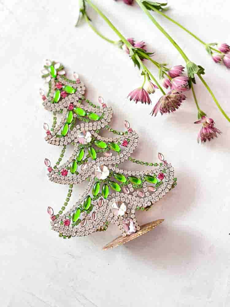 Weihnachtsbäume im Strass, Strass Weihnachtsbaum, Strassbaum, Weihnachtsbaum im Strass, Weihnachtsbaum im Strass, Weihnachtsbaum im Strass, Weihnachtsbaum im Strass, Weihnachtsbaum im Strass, Weihnachtsbaum im Strass, Weihnachtsbaum im Strass, Weihnachtsschmuck, Tschechisch Weihnachtsbaum, Remix von Sofie, Rhinstensjul Baum, Weihnachtsschmuck, vintage Weihnachten, Weihnachtsbaum aus Tschechien, tschechische Weihnachten, Glitter Weihnachten, handgemachte Weihnachtsbäume, Weihnachtsbäume aus Tschechien, Remix von Sofie