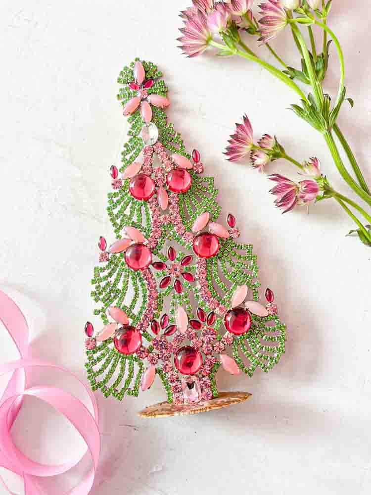 Weihnachtsbäume im Strass, Strass Weihnachtsbaum, Strassbaum, Weihnachtsbaum im Strass, Weihnachtsbaum im Strass, Weihnachtsbaum im Strass, Weihnachtsbaum im Strass, Weihnachtsbaum im Strass, Weihnachtsbaum im Strass, Weihnachtsbaum im Strass, Weihnachtsschmuck, Tschechisch Weihnachtsbaum, Remix von Sofie, Rhinstensjul Baum, Weihnachtsschmuck, vintage Weihnachten, Weihnachtsbaum aus Tschechien, tschechische Weihnachten, Glitter Weihnachten, handgemachte Weihnachtsbäume, Weihnachtsbäume aus Tschechien, Remix von Sofie