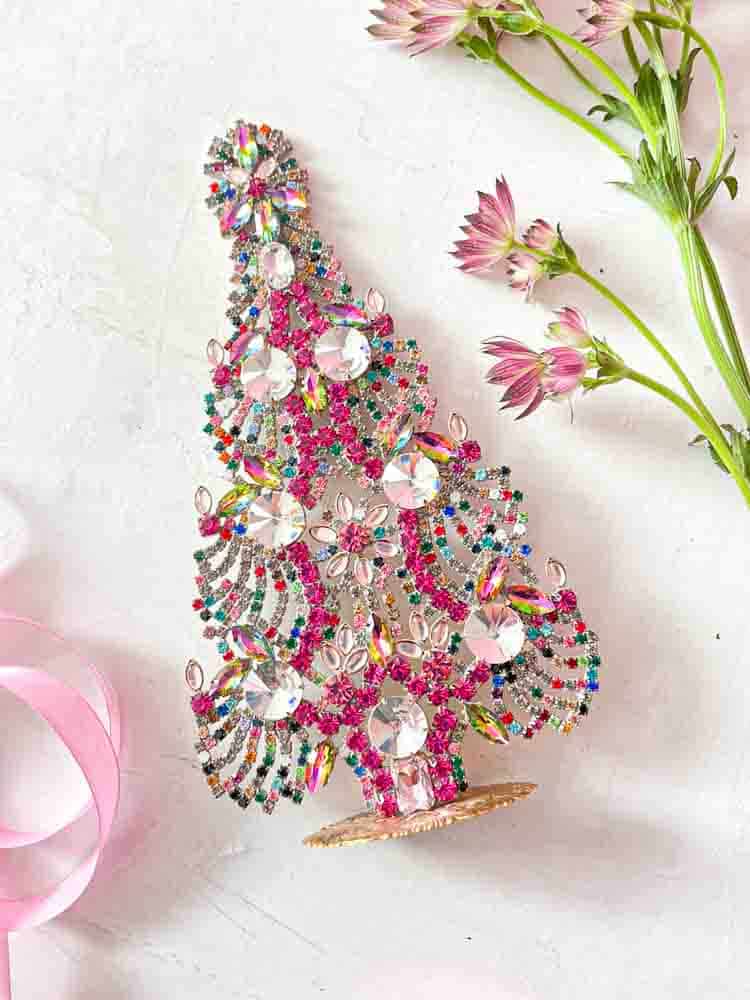 Weihnachtsbäume im Strass, Strass Weihnachtsbaum, Strassbaum, Weihnachtsbaum im Strass, Weihnachtsbaum im Strass, Weihnachtsbaum im Strass, Weihnachtsbaum im Strass, Weihnachtsbaum im Strass, Weihnachtsbaum im Strass, Weihnachtsbaum im Strass, Weihnachtsschmuck, Tschechisch Weihnachtsbaum, Remix von Sofie, Rhinstensjul Baum, Weihnachtsschmuck, vintage Weihnachten, Weihnachtsbaum aus Tschechien, tschechische Weihnachten, Glitter Weihnachten, handgemachte Weihnachtsbäume, Weihnachtsbäume aus Tschechien, Remix von Sofie
