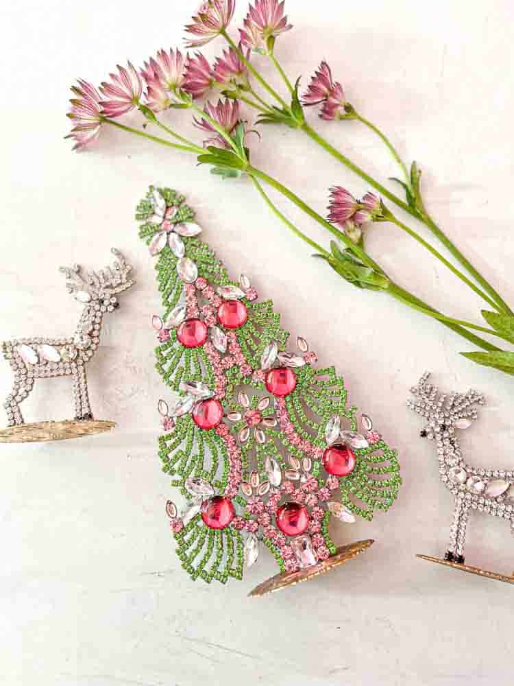 Weihnachtsbäume im Strass, Strass Weihnachtsbaum, Strassbaum, Weihnachtsbaum im Strass, Weihnachtsbaum im Strass, Weihnachtsbaum im Strass, Weihnachtsbaum im Strass, Weihnachtsbaum im Strass, Weihnachtsbaum im Strass, Weihnachtsbaum im Strass, Weihnachtsschmuck, Tschechisch Weihnachtsbaum, Remix von Sofie, Rhinstensjul Baum, Weihnachtsschmuck, vintage Weihnachten, Weihnachtsbaum aus Tschechien, tschechische Weihnachten, Glitter Weihnachten, handgemachte Weihnachtsbäume, Weihnachtsbäume aus Tschechien, Remix von Sofie