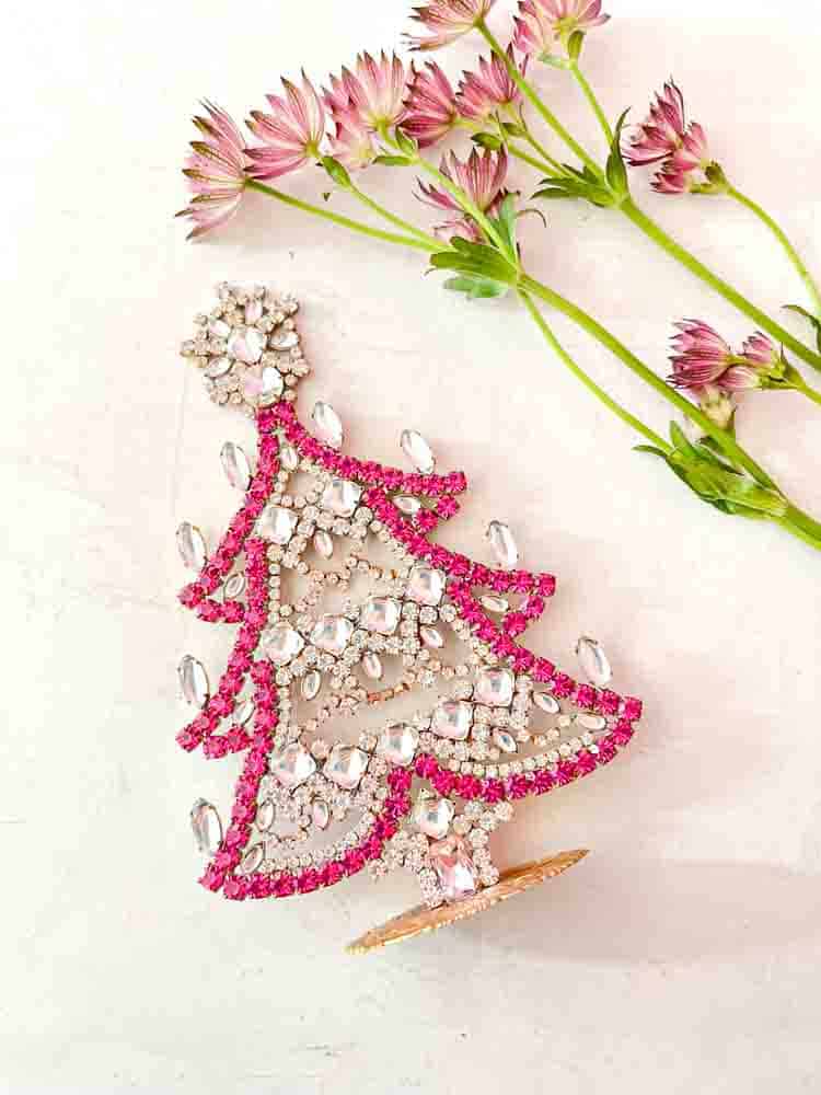 Weihnachtsbäume im Strass, Strass Weihnachtsbaum, Strassbaum, Weihnachtsbaum im Strass, Weihnachtsbaum im Strass, Weihnachtsbaum im Strass, Weihnachtsbaum im Strass, Weihnachtsbaum im Strass, Weihnachtsbaum im Strass, Weihnachtsbaum im Strass, Weihnachtsschmuck, Tschechisch Weihnachtsbaum, Remix von Sofie, Rhinstensjul Baum, Weihnachtsschmuck, vintage Weihnachten, Weihnachtsbaum aus Tschechien, tschechische Weihnachten, Glitter Weihnachten, handgemachte Weihnachtsbäume, Weihnachtsbäume aus Tschechien, Remix von Sofie