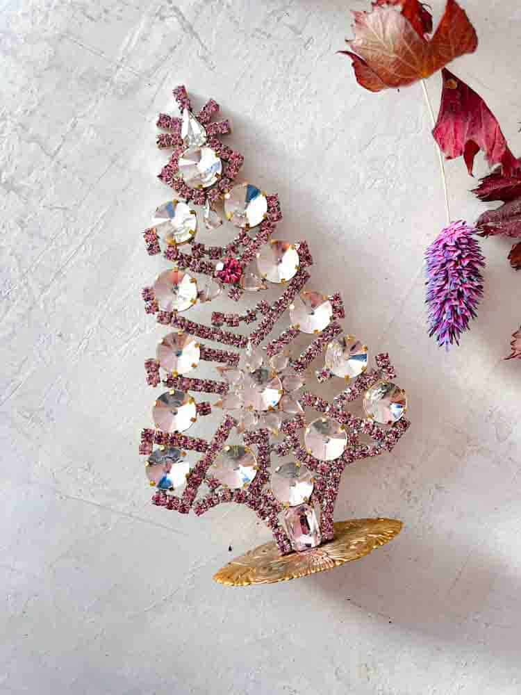 Weihnachtsbäume im Strass, Strass Weihnachtsbaum, Strassbaum, Weihnachtsbaum im Strass, Weihnachtsbaum im Strass, Weihnachtsbaum im Strass, Weihnachtsbaum im Strass, Weihnachtsbaum im Strass, Weihnachtsbaum im Strass, Weihnachtsbaum im Strass, Weihnachtsschmuck, Tschechisch Weihnachtsbaum, Remix von Sofie, Rhinstensjul Baum, Weihnachtsschmuck, vintage Weihnachten, Weihnachtsbaum aus Tschechien, tschechische Weihnachten, Glitter Weihnachten, handgemachte Weihnachtsbäume, Weihnachtsbäume aus Tschechien, Remix von Sofie