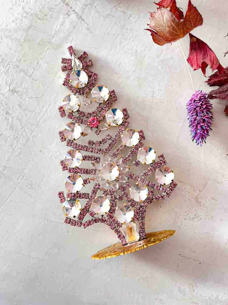 Weihnachtsbäume im Strass, Strass Weihnachtsbaum, Strassbaum, Weihnachtsbaum im Strass, Weihnachtsbaum im Strass, Weihnachtsbaum im Strass, Weihnachtsbaum im Strass, Weihnachtsbaum im Strass, Weihnachtsbaum im Strass, Weihnachtsbaum im Strass, Weihnachtsschmuck, Tschechisch Weihnachtsbaum, Remix von Sofie, Rhinstensjul Baum, Weihnachtsschmuck, vintage Weihnachten, Weihnachtsbaum aus Tschechien, tschechische Weihnachten, Glitter Weihnachten, handgemachte Weihnachtsbäume, Weihnachtsbäume aus Tschechien, Remix von Sofie
