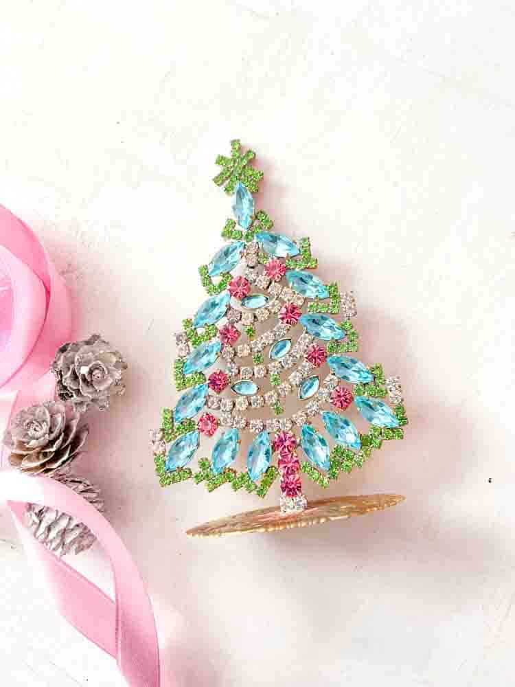 Weihnachtsbäume im Strass, Strass Weihnachtsbaum, Strassbaum, Weihnachtsbaum im Strass, Weihnachtsbaum im Strass, Weihnachtsbaum im Strass, Weihnachtsbaum im Strass, Weihnachtsbaum im Strass, Weihnachtsbaum im Strass, Weihnachtsbaum im Strass, Weihnachtsschmuck, Tschechisch Weihnachtsbaum, Remix von Sofie, Rhinstensjul Baum, Weihnachtsschmuck, vintage Weihnachten, Weihnachtsbaum aus Tschechien, tschechische Weihnachten, Glitter Weihnachten, handgemachte Weihnachtsbäume, Weihnachtsbäume aus Tschechien, Remix von Sofie
