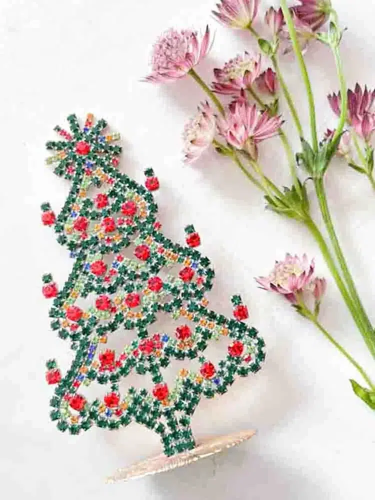 Weihnachtsbäume im Strass, Strass Weihnachtsbaum, Strassbaum, Weihnachtsbaum im Strass, Weihnachtsbaum im Strass, Weihnachtsbaum im Strass, Weihnachtsbaum im Strass, Weihnachtsbaum im Strass, Weihnachtsbaum im Strass, Weihnachtsbaum im Strass, Weihnachtsschmuck, Tschechisch Weihnachtsbaum, Remix von Sofie, Rhinstensjul Baum, Weihnachtsschmuck, vintage Weihnachten, Weihnachtsbaum aus Tschechien, tschechische Weihnachten, Glitter Weihnachten, handgemachte Weihnachtsbäume, Weihnachtsbäume aus Tschechien, Remix von Sofie