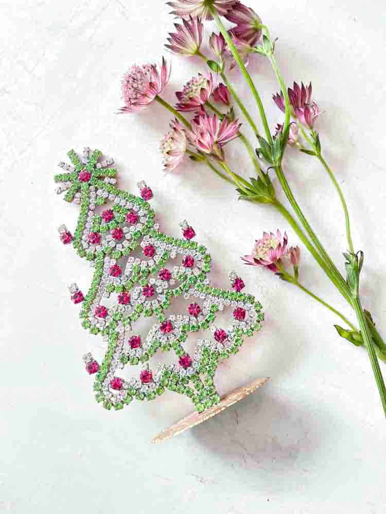 Weihnachtsbäume im Strass, Strass Weihnachtsbaum, Strassbaum, Weihnachtsbaum im Strass, Weihnachtsbaum im Strass, Weihnachtsbaum im Strass, Weihnachtsbaum im Strass, Weihnachtsbaum im Strass, Weihnachtsbaum im Strass, Weihnachtsbaum im Strass, Weihnachtsschmuck, Tschechisch Weihnachtsbaum, Remix von Sofie, Rhinstensjul Baum, Weihnachtsschmuck, vintage Weihnachten, Weihnachtsbaum aus Tschechien, tschechische Weihnachten, Glitter Weihnachten, handgemachte Weihnachtsbäume, Weihnachtsbäume aus Tschechien, Remix von Sofie